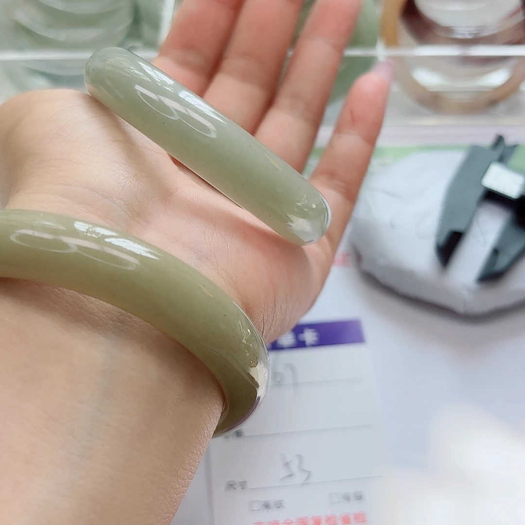 未镶嵌手镯石英质玉67/5352