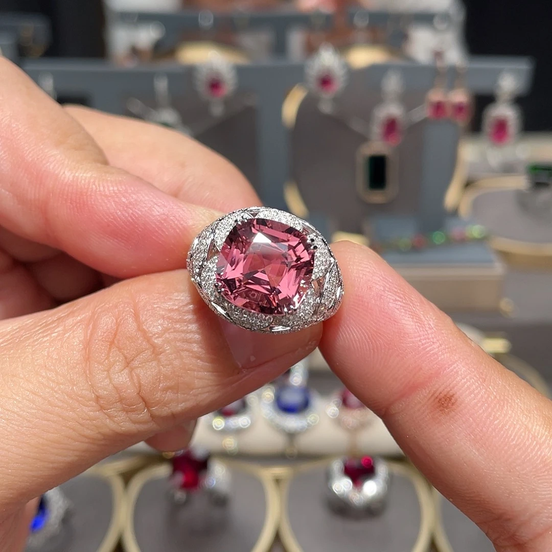 18K金镶嵌碧玺戒指7.13ct