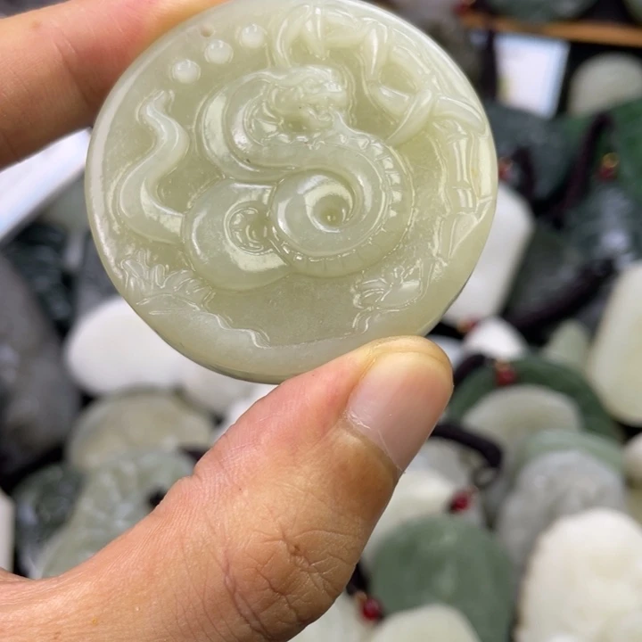 和田玉未镶嵌颈饰