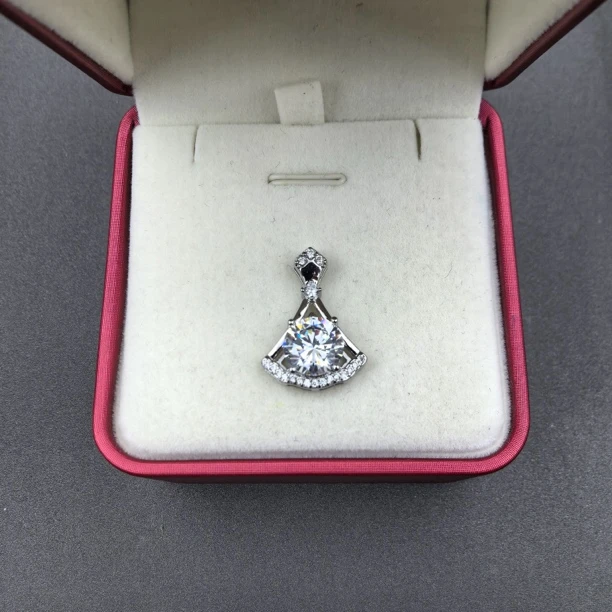 【经典永恒  光芒四射】 吊坠 GDJ9331