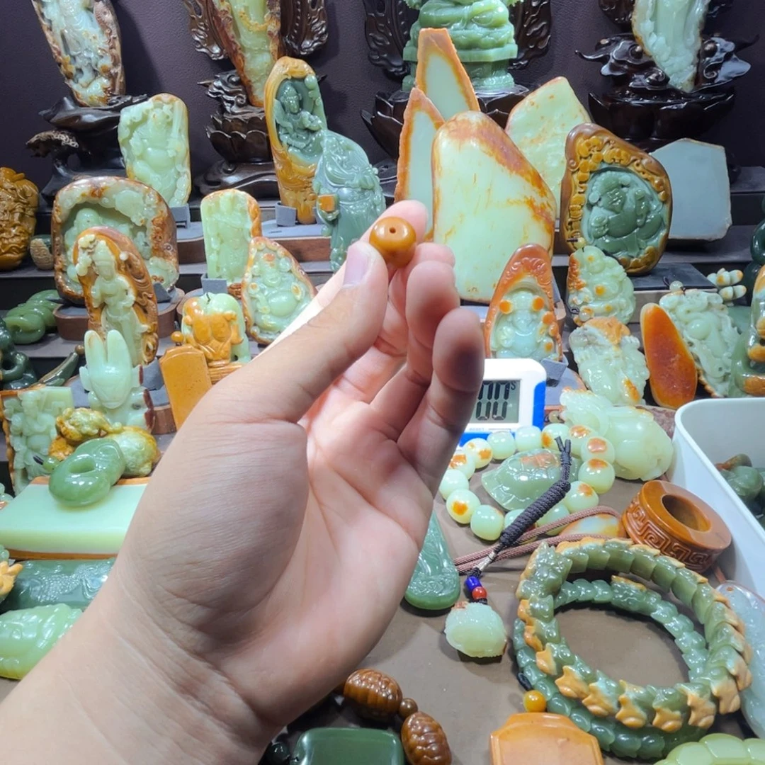登***枝未镶嵌透闪石质玉珠宝奇石