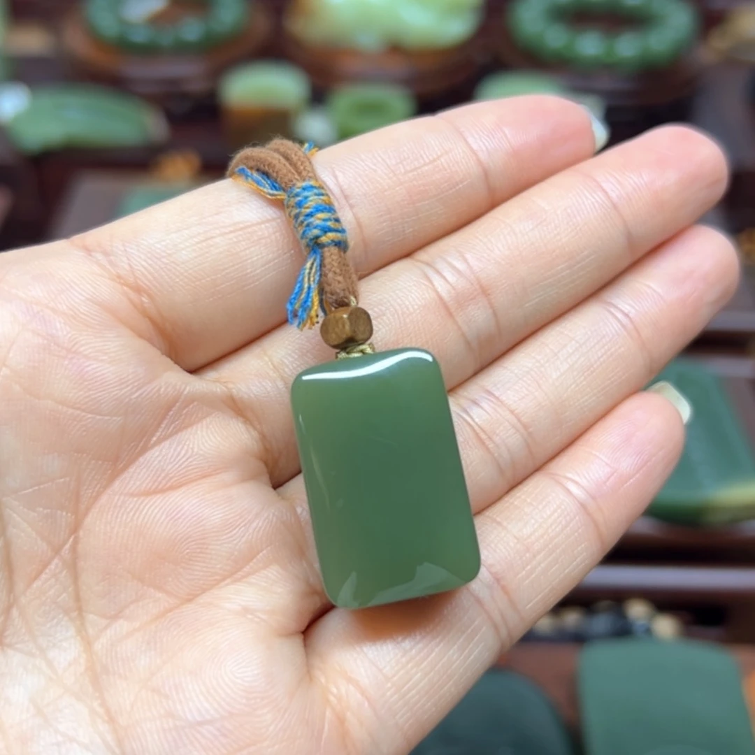 【闪购商品】颈饰未镶嵌岫岩老玉（透闪石质玉）小平安牌