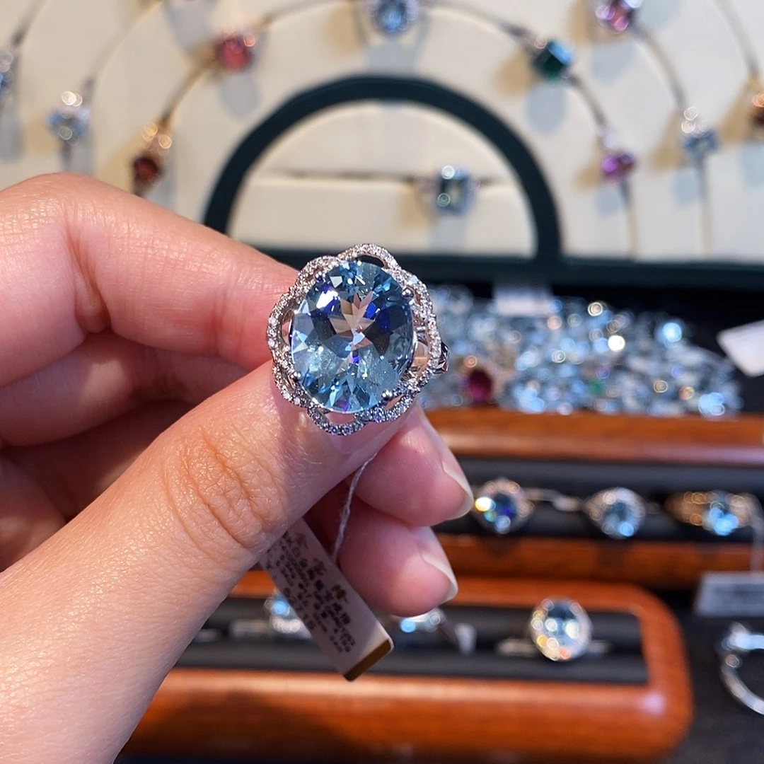 海蓝宝石戒指18K金镶嵌