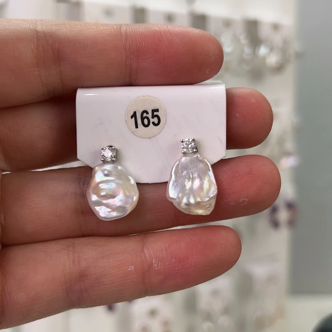 非金属巴洛克花瓣耳饰