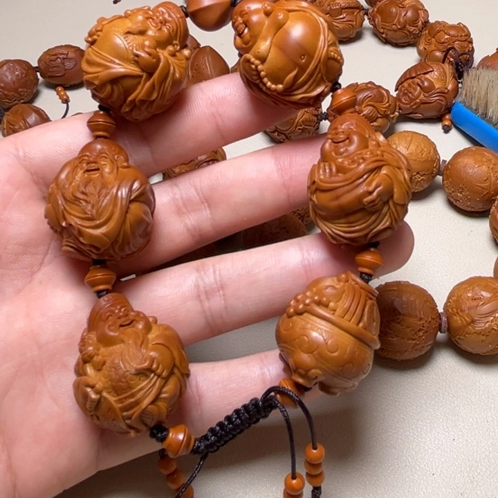 关***人手串橄榄核橄榄核