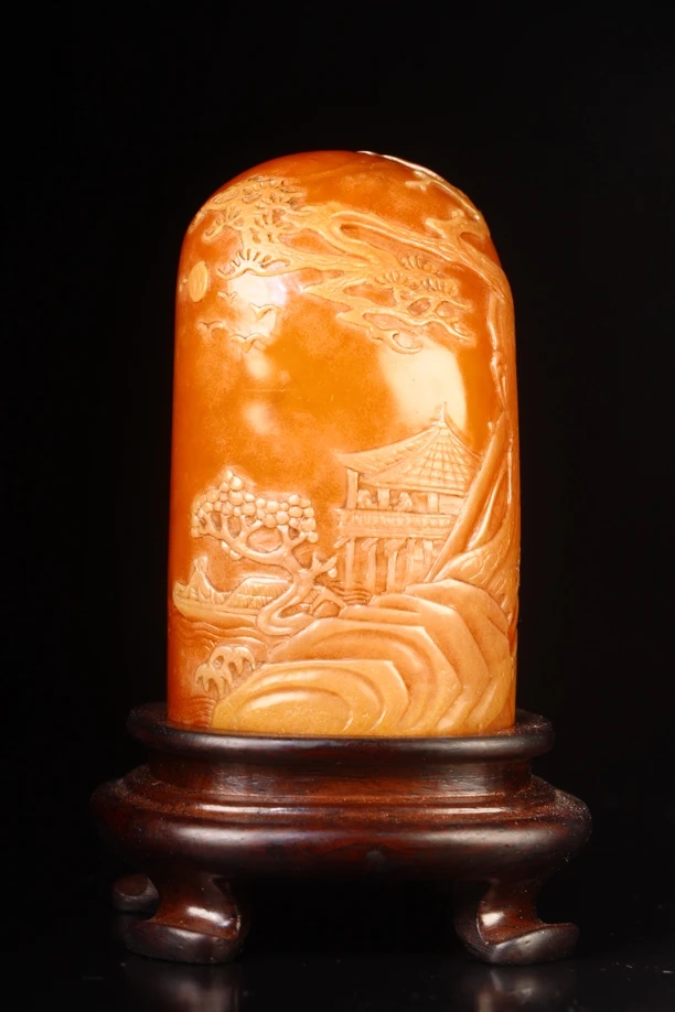 精品银包金田黄石 薄意雕随型章 规格：6.9×4.1×3.9cm 重量：199.9g