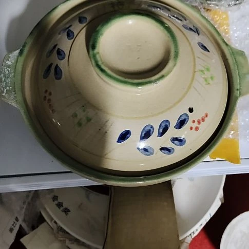 瓷片瓷片，各种摆件，沙锅！