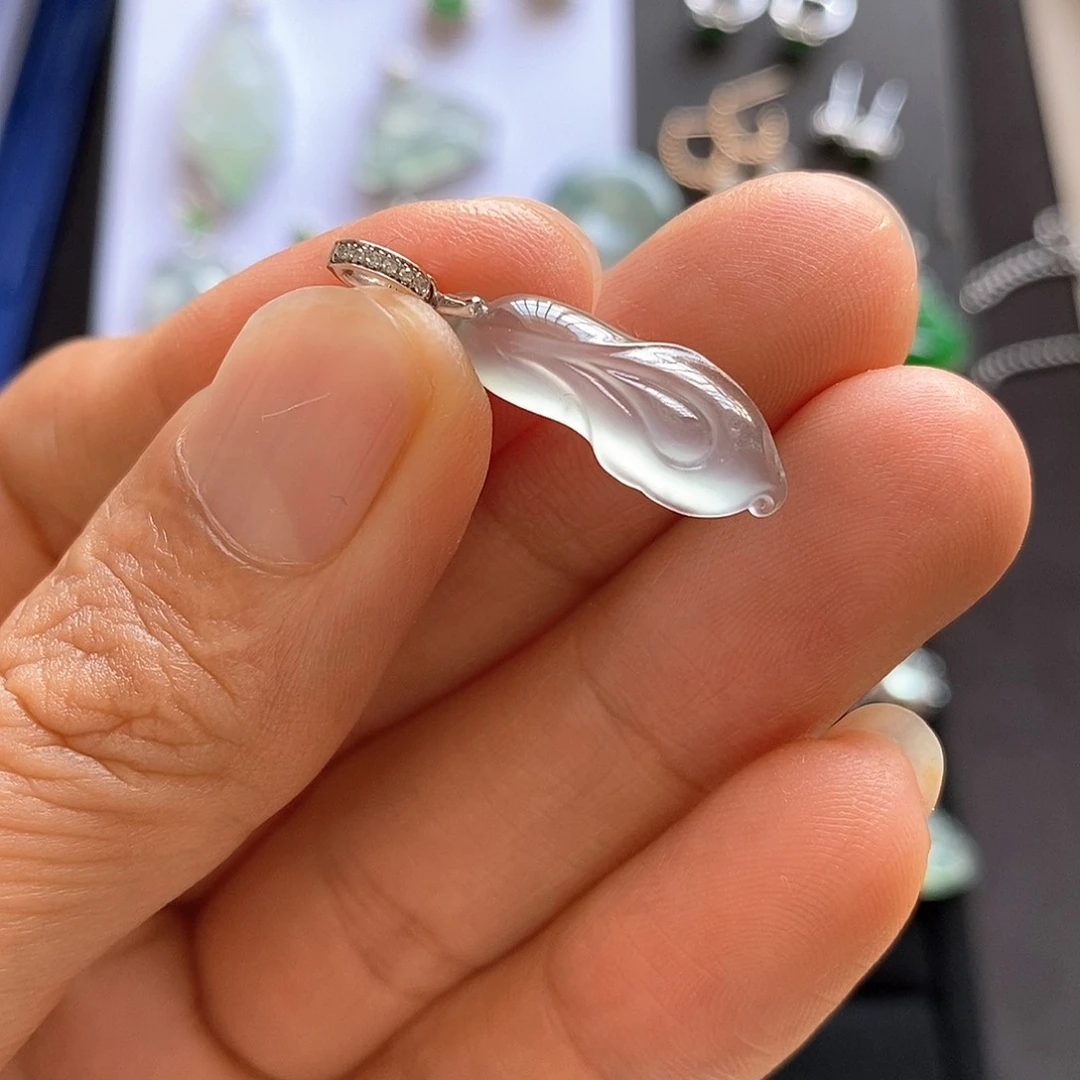 翡翠18K金镶嵌吊坠(不含链)锁骨链