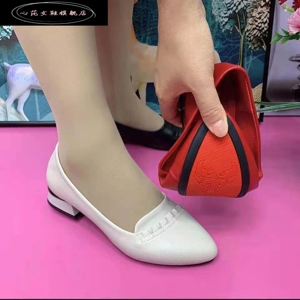 心芘2025新款雅美格纹软底软面厚跟平底女尖头小单鞋女新秋季轻鞋