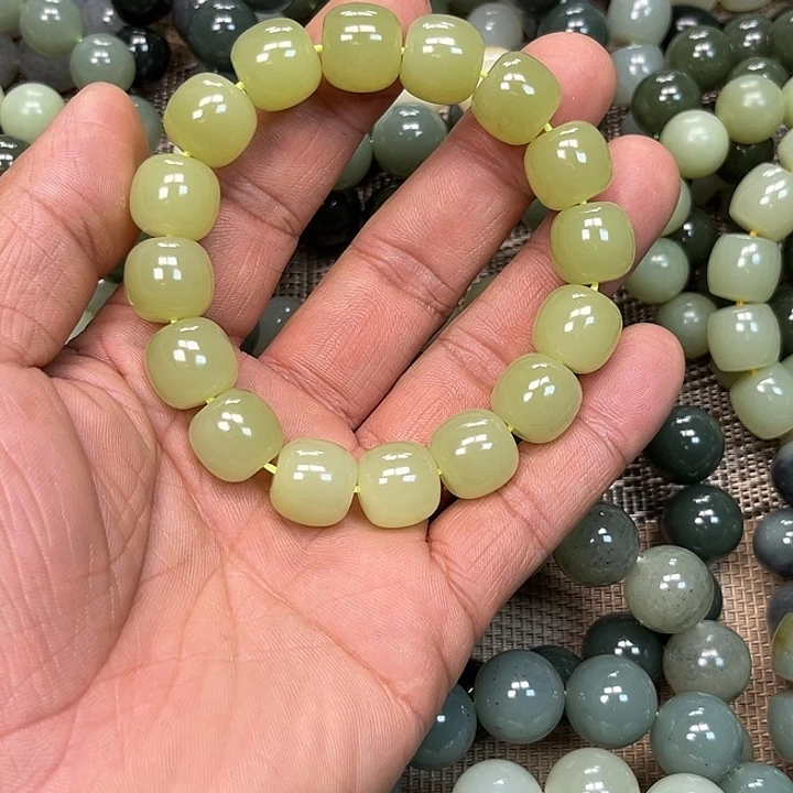 b***u和田玉（糖玉）未镶嵌手链