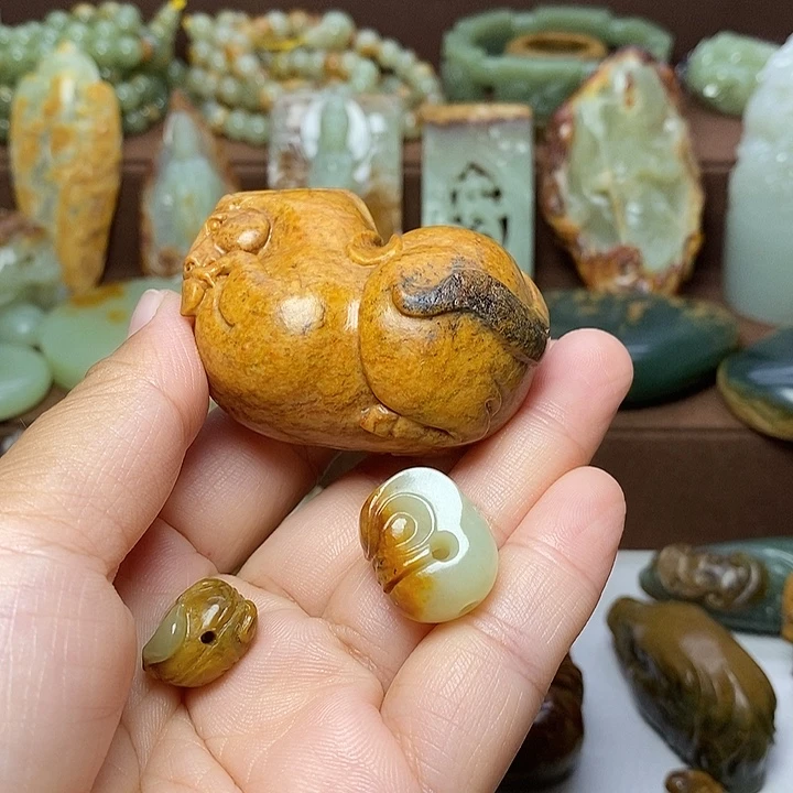 静***音颈饰未镶嵌岫岩河磨玉（透闪石质玉）
