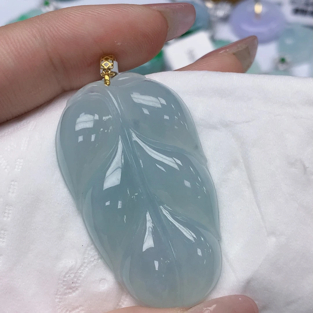 颈饰18K金镶嵌翡翠
