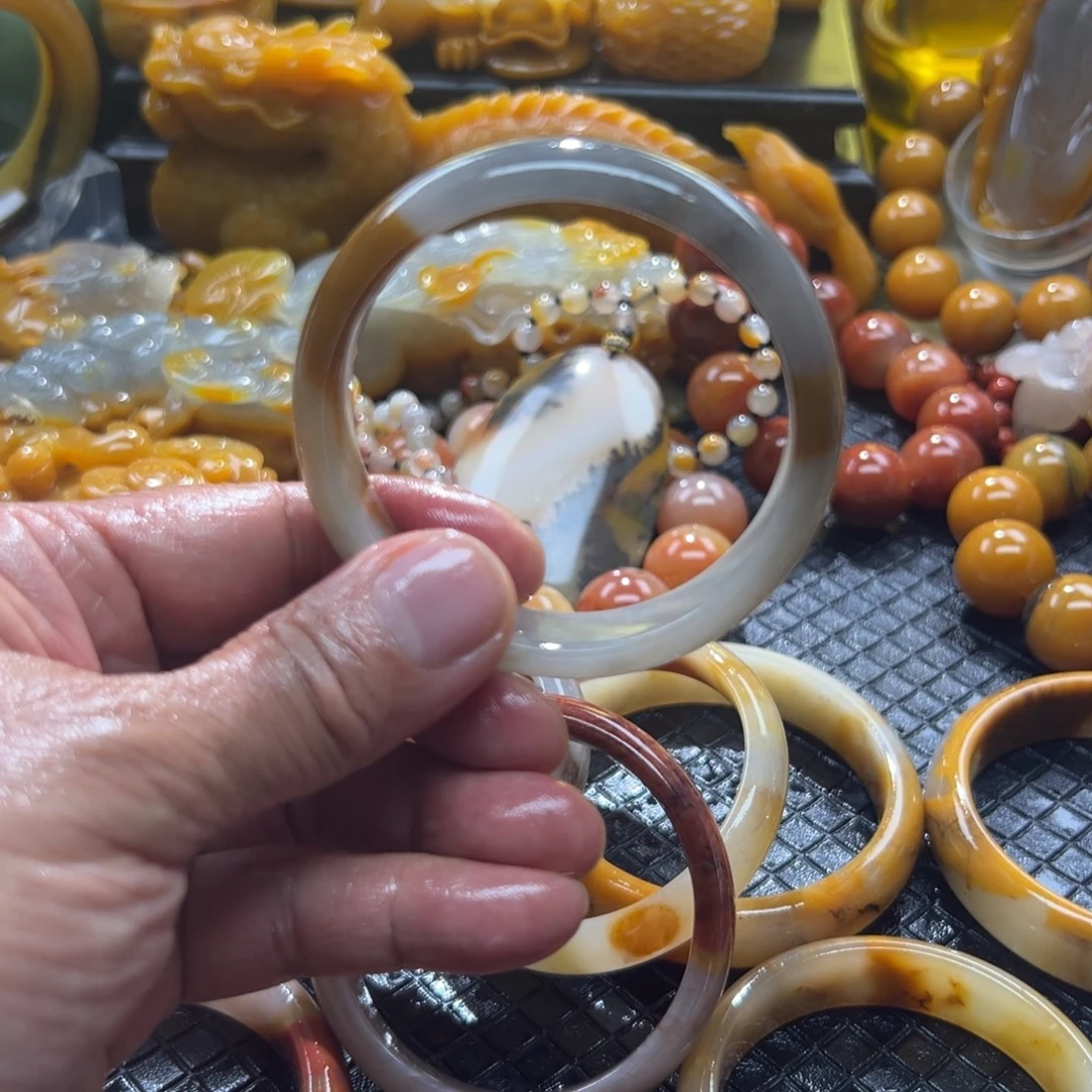 石英质玉未镶嵌颈饰