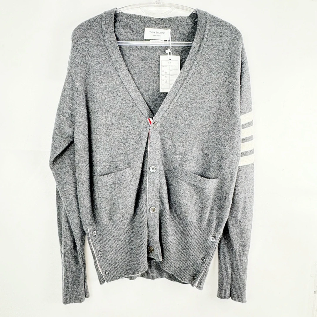 99新 THOMBROWNE 4码 THOM BROWNE 深灰色彩条开衫 99新 sz0226