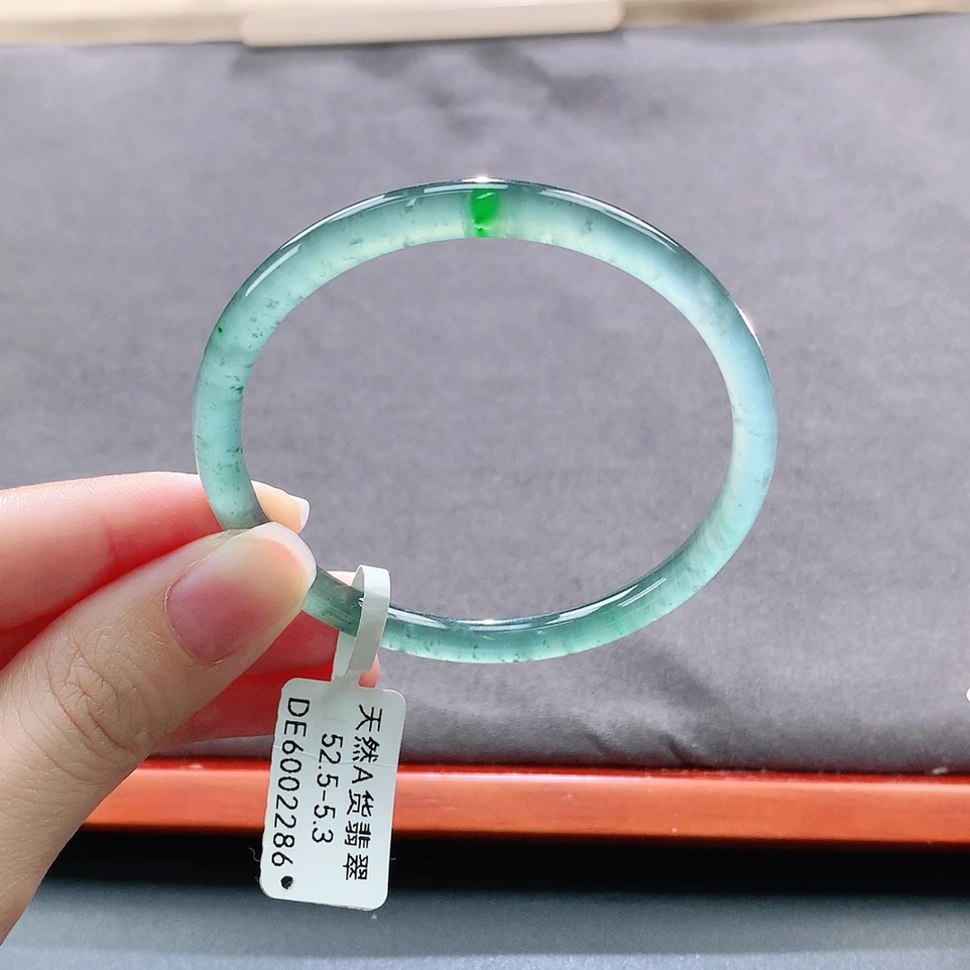 翡翠手镯未镶嵌天然