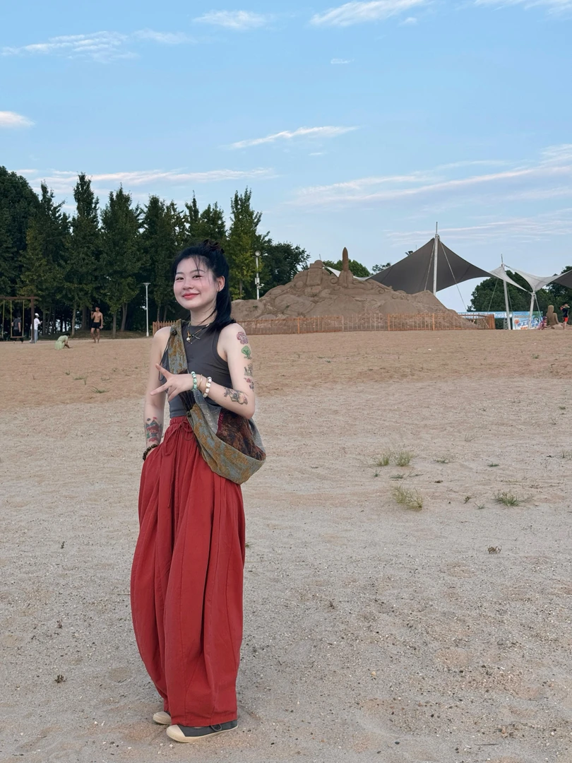 2025夏季新款美式复古辣妹风灰色无袖背心红色宽松束脚灯笼裤套装