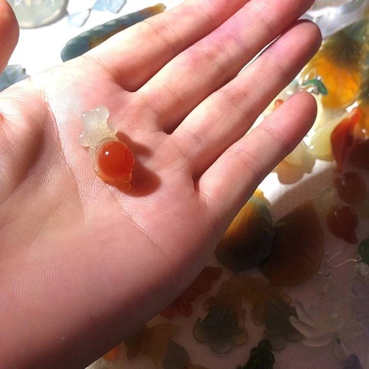 一***官蛇纹石玉未镶嵌颈饰