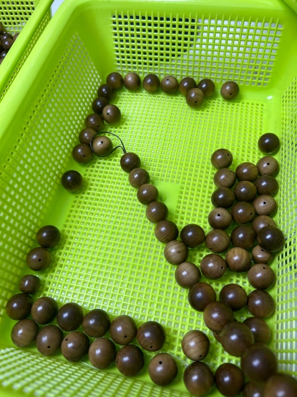 15MM黑肉老山檀香微瑕