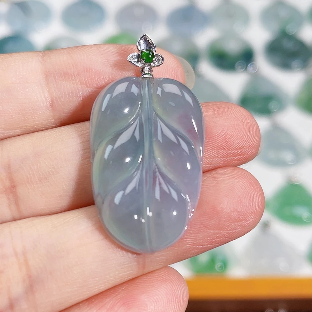 颈饰18K金镶嵌翡翠吊坠