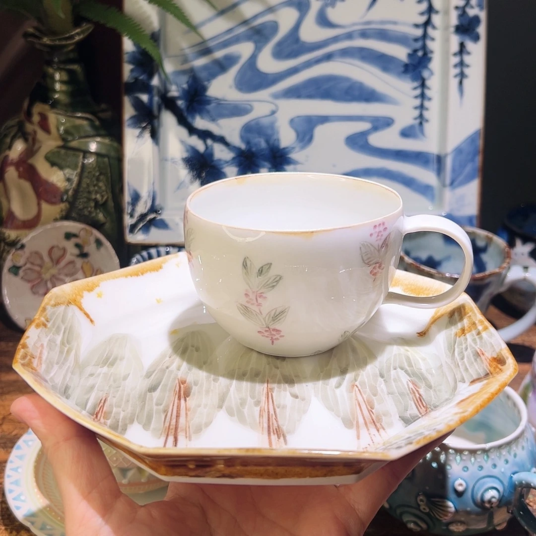 咖啡杯和茶杯是我们学校一