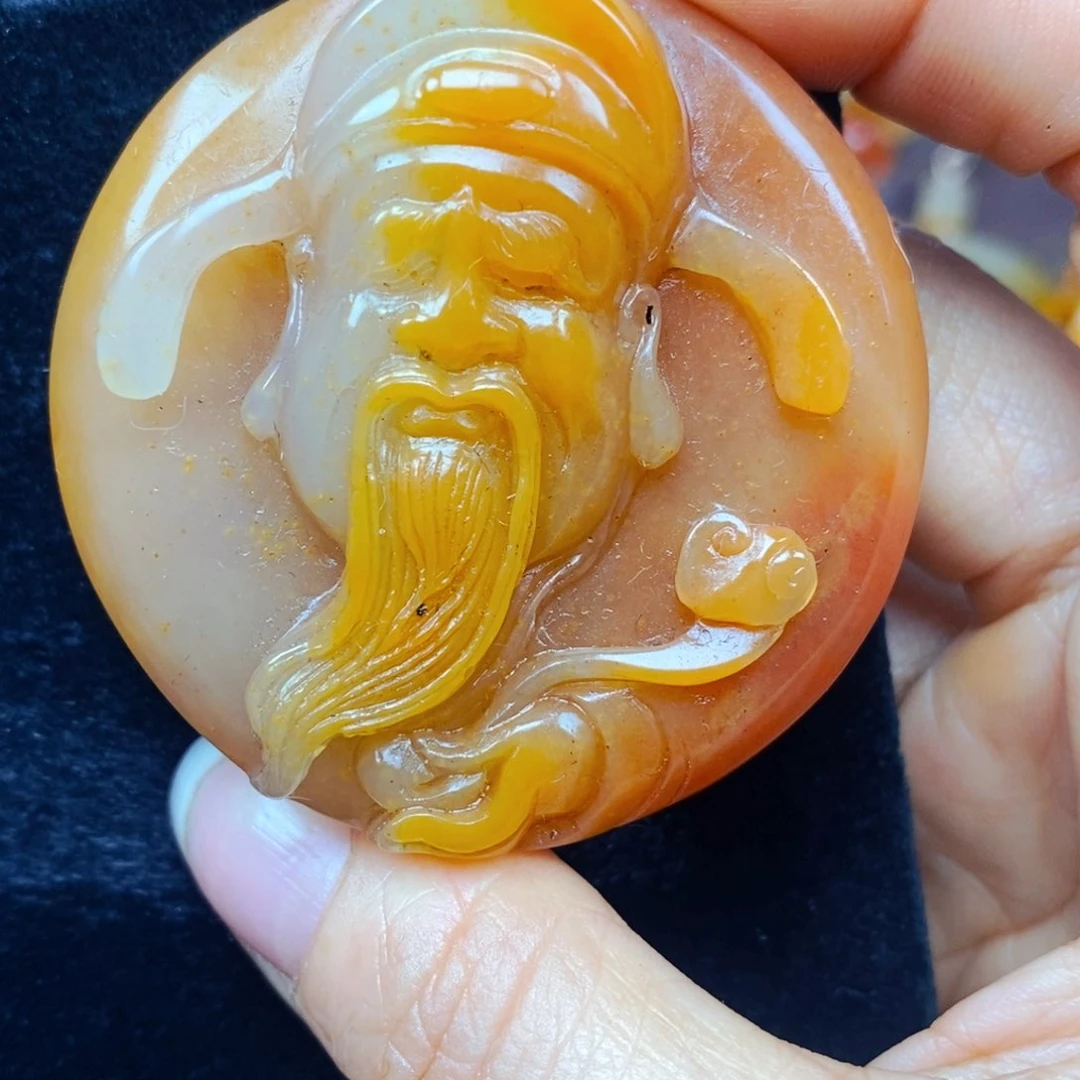 未镶嵌石英质玉（黄龙玉）颈饰