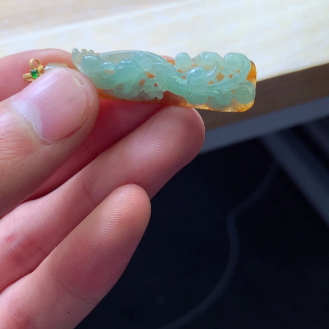 翡翠颈饰18K金镶嵌吊坠