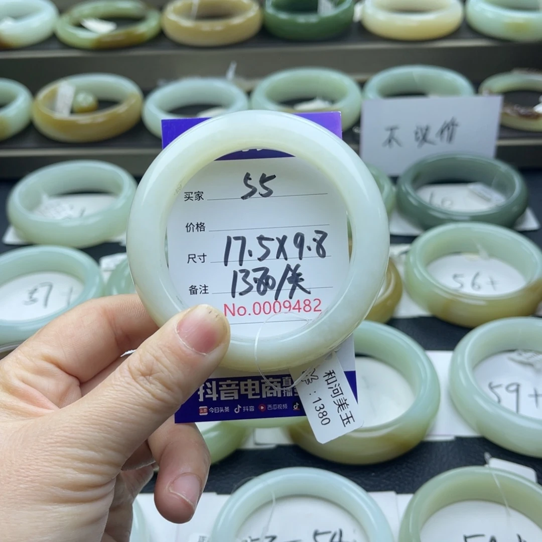 和田玉手镯未镶嵌一**?