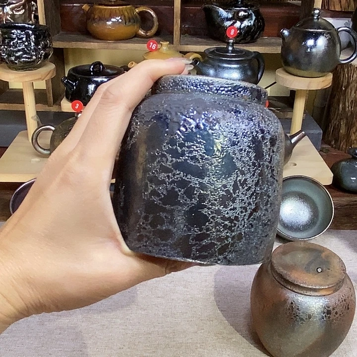 云南建水柴烧茶叶罐