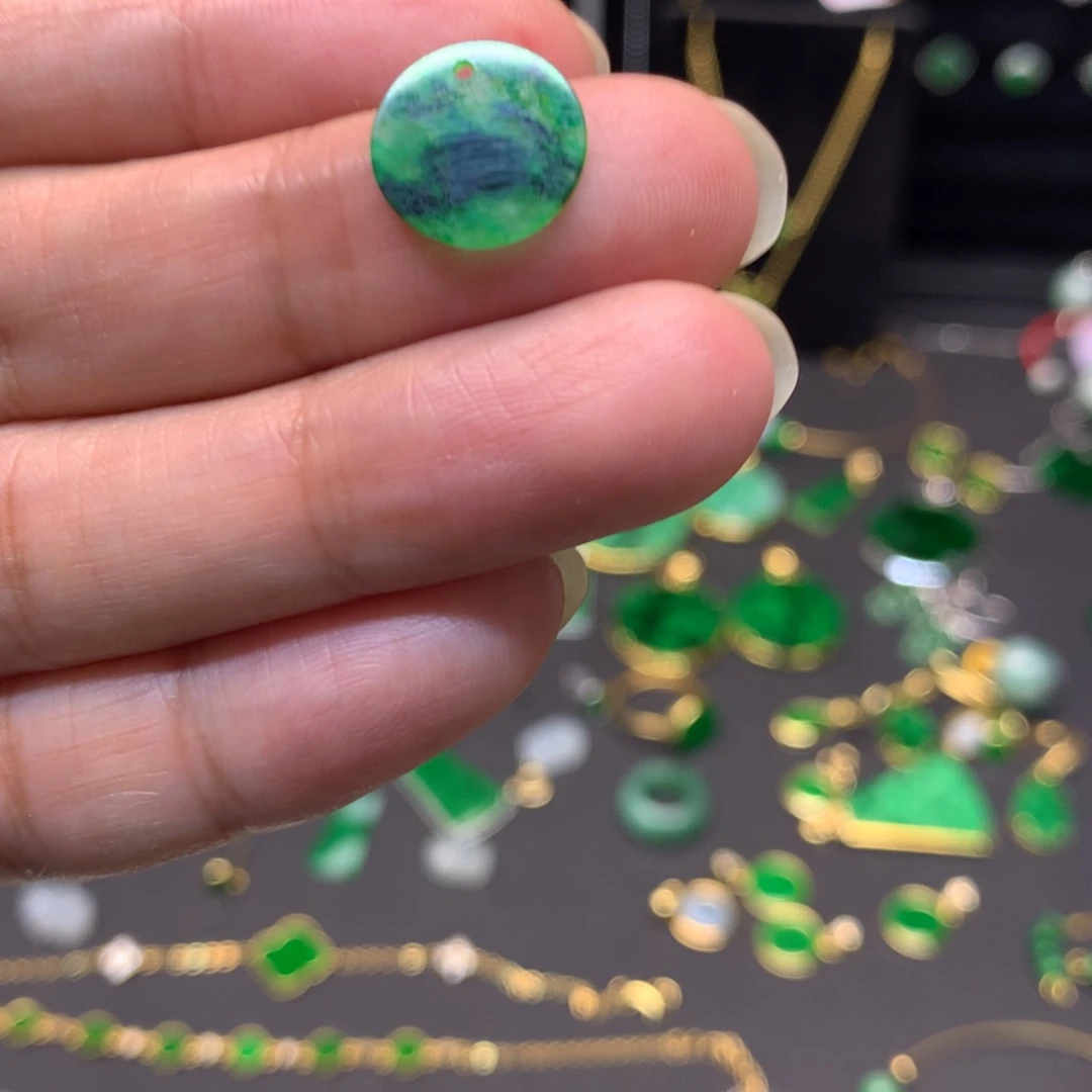 翡翠未镶嵌颈饰有纹裂