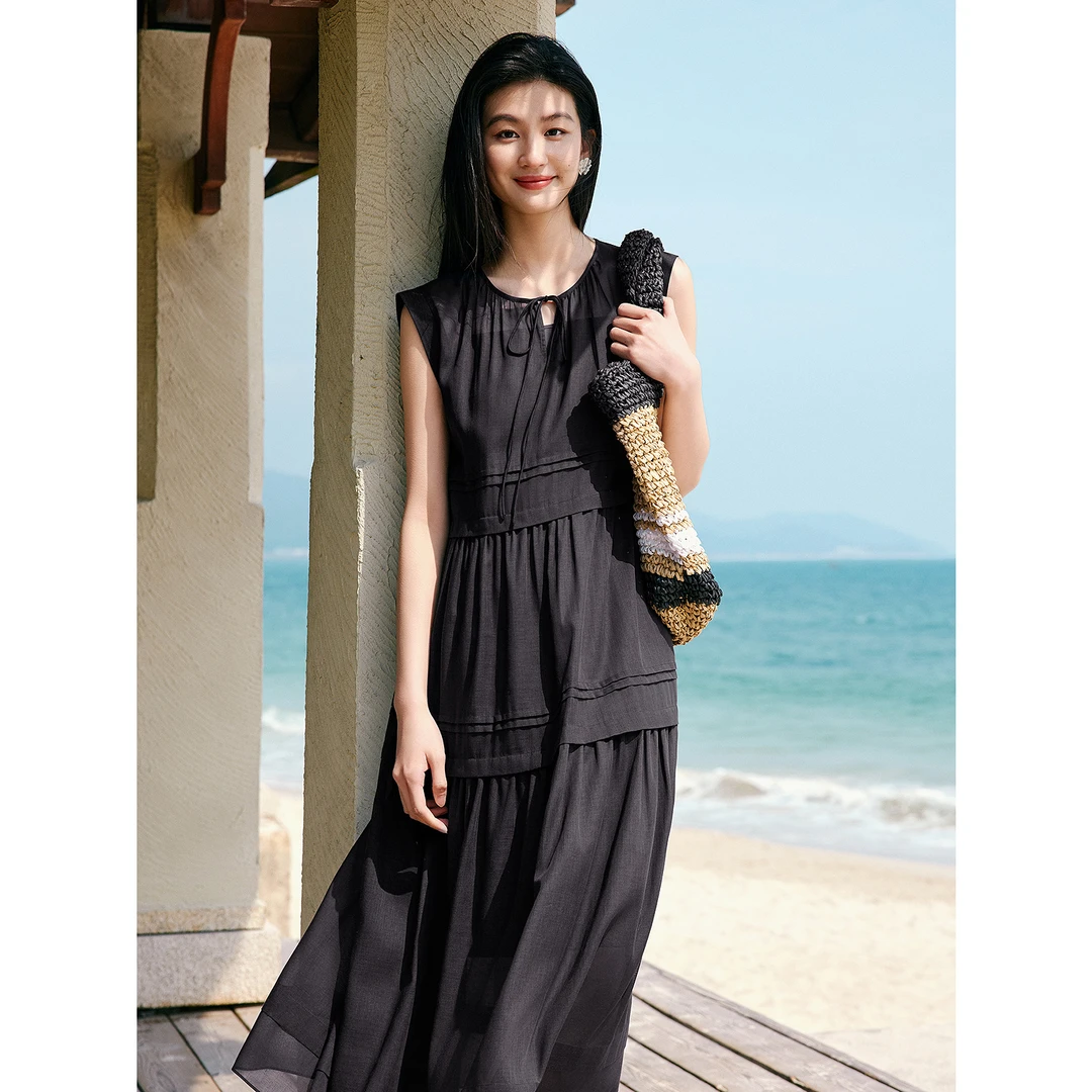 玖姿安娜蔻KWFX50018度假风慵懒松弛感宽松无袖连衣裙女2025夏