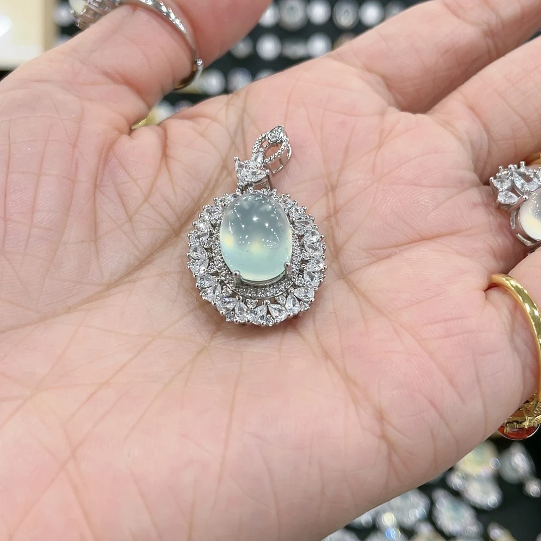 蛇纹石玉颈饰银S925镶嵌奶****子