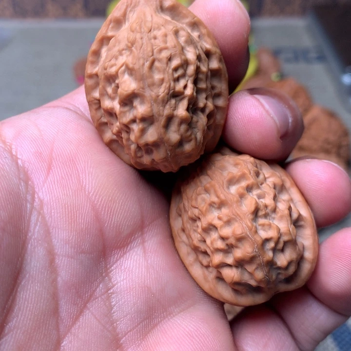 桃核把件四眼鸡心