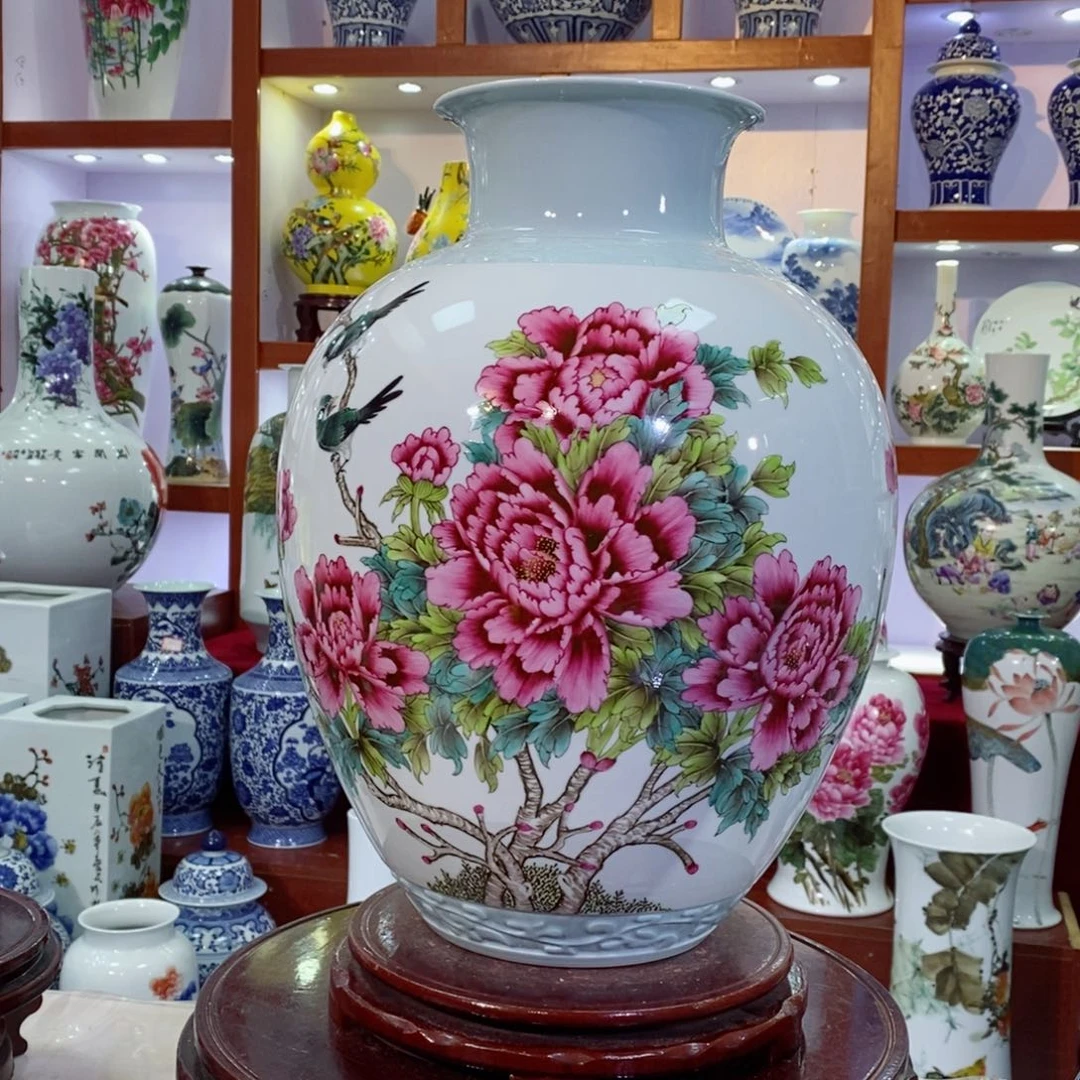 瓶粉彩花鸟冬瓜瓶