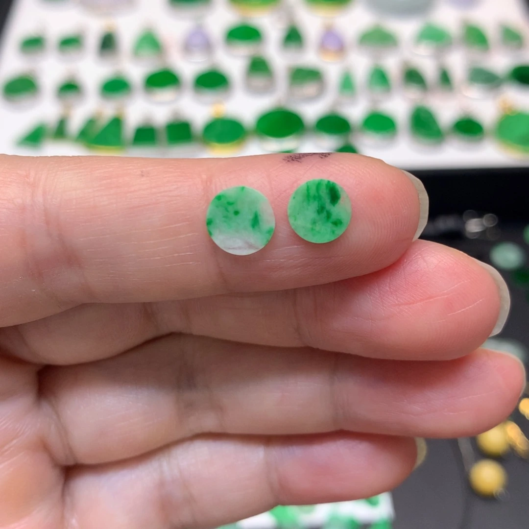 翡翠未镶嵌颈饰有纹裂