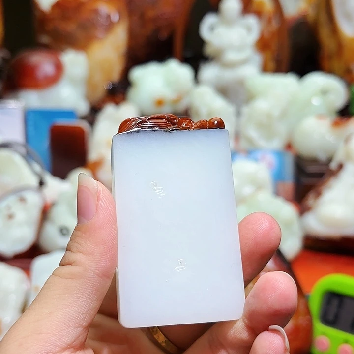 和田玉未镶嵌把件