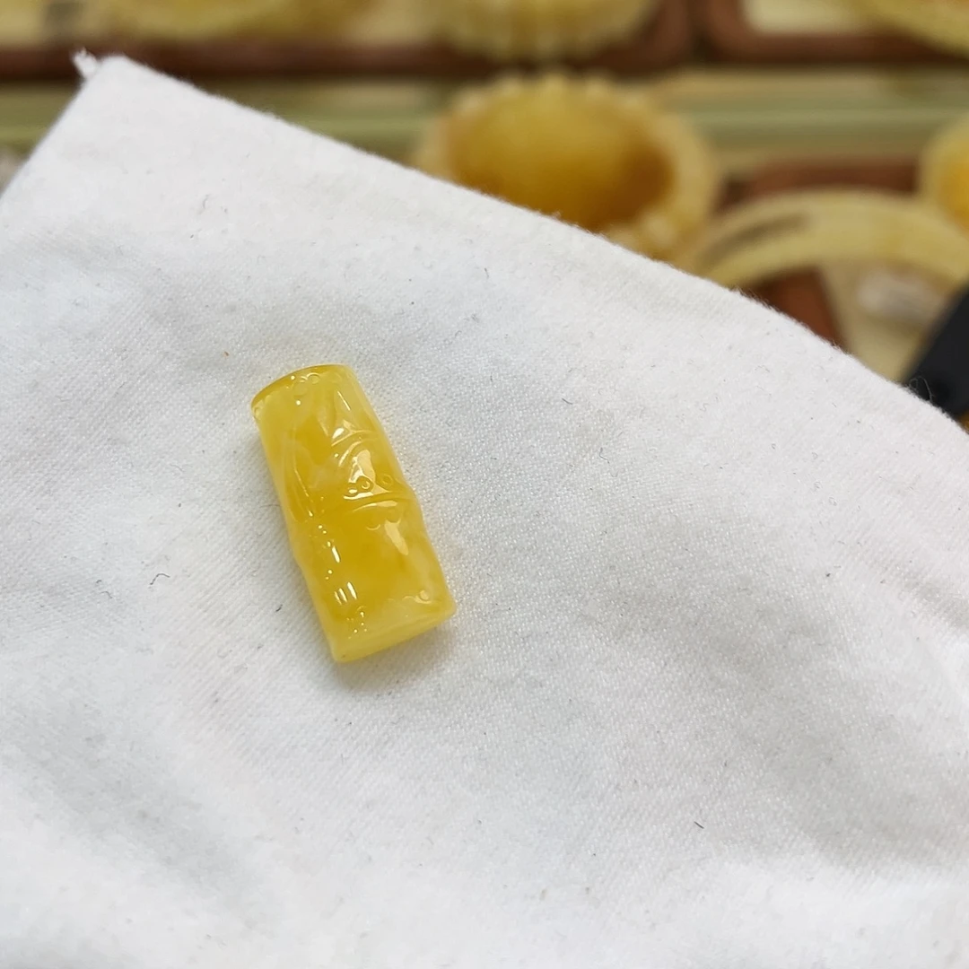 蜜蜡未镶嵌珠宝奇石