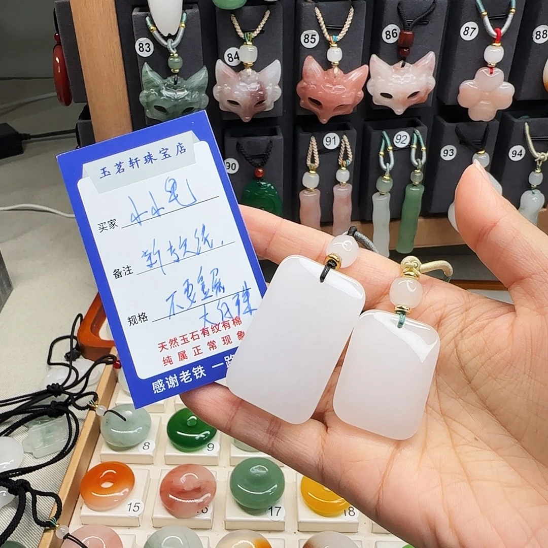 石英质玉未镶嵌颈饰