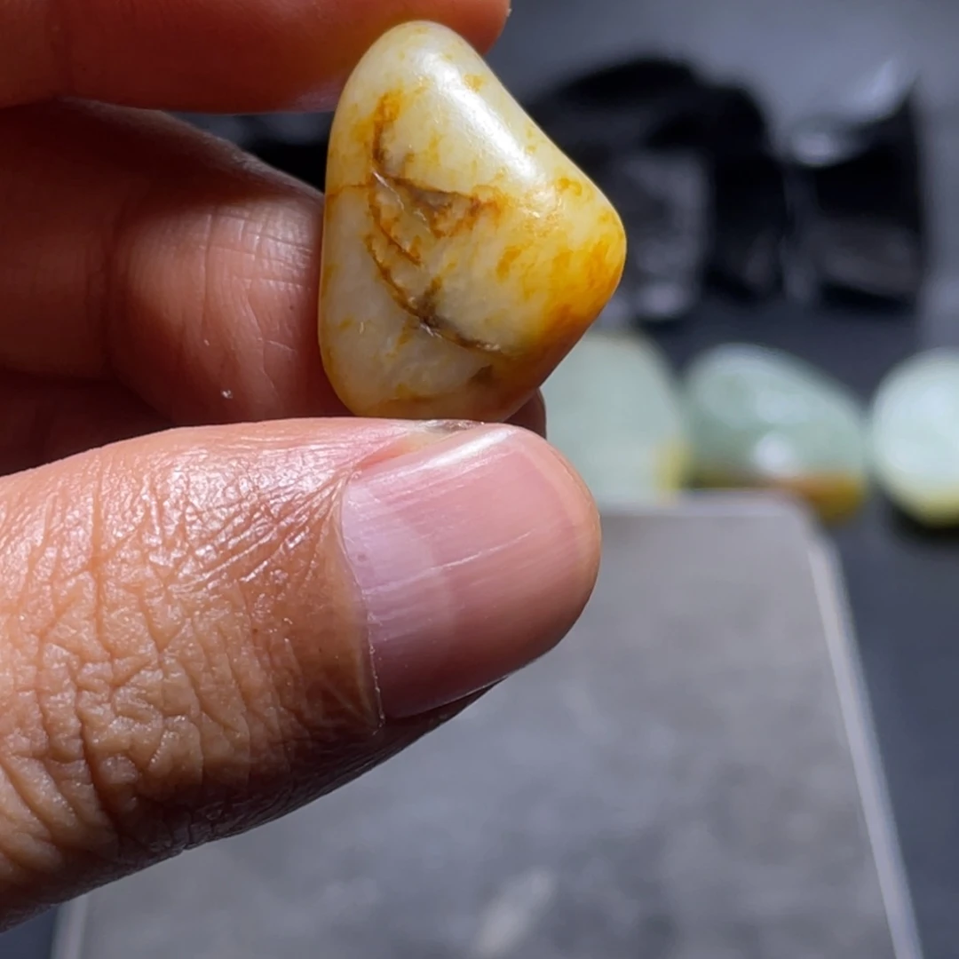 苗***超和田玉（子料）未镶嵌挂件