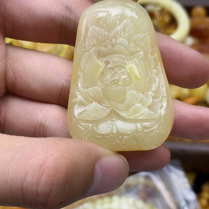 蜜蜡未镶嵌珠宝奇石