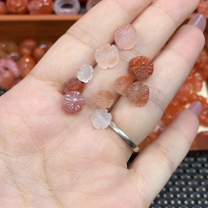 南红玛瑙未镶嵌颈饰五瓣花