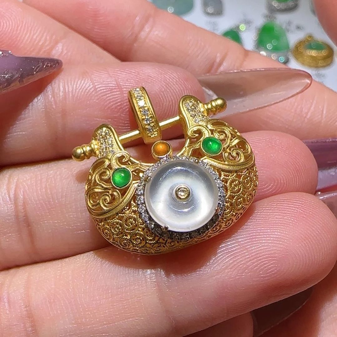 【闪购商品】颈饰18K金镶嵌翡翠天然