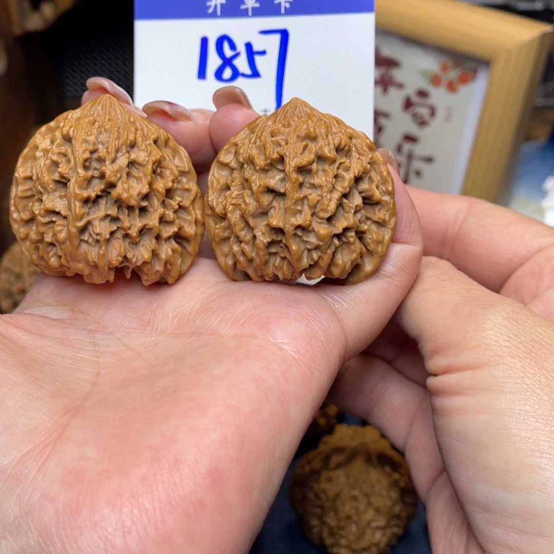 桃核把件梦满天星44李。