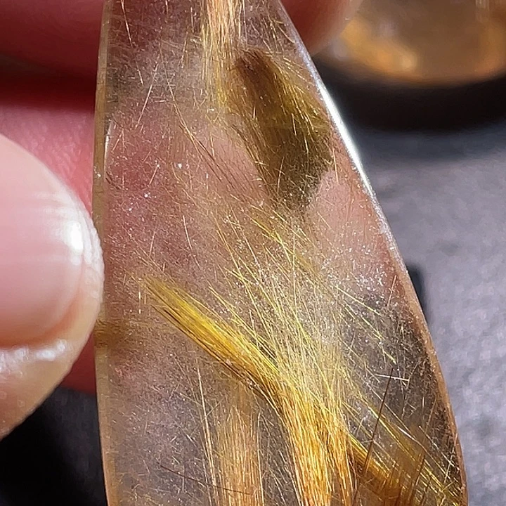 T***⁾颈饰发晶未镶嵌钛