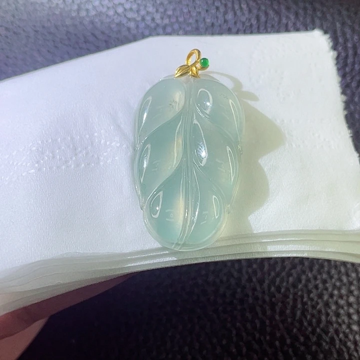 翡翠颈饰18K金镶嵌翡翠