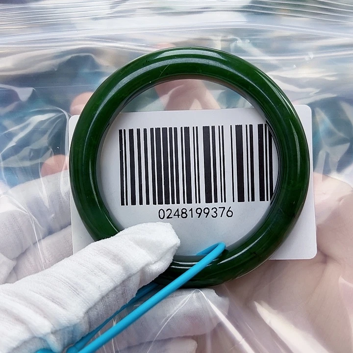 和田玉未镶嵌手镯微瑕56