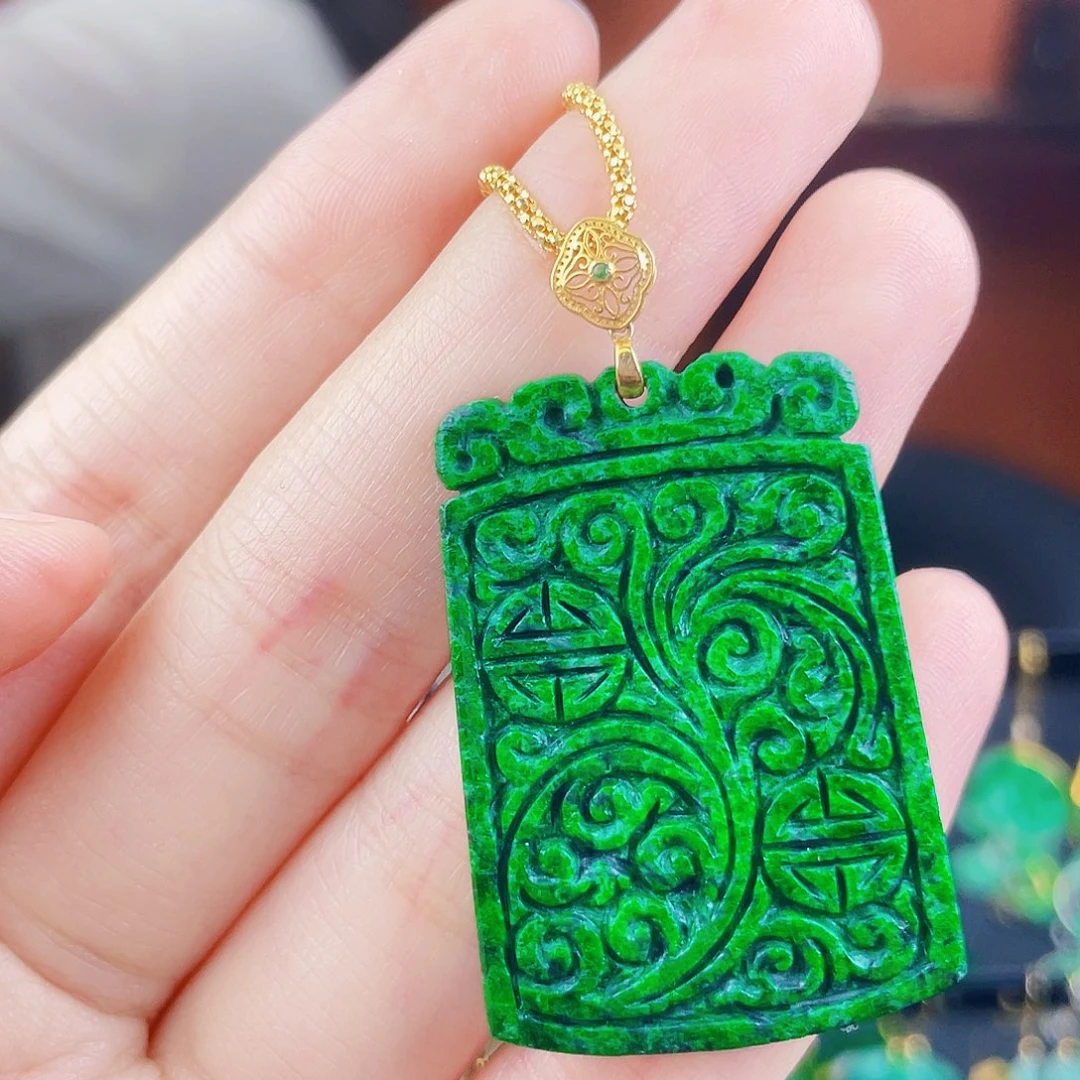 翡翠18K金镶嵌颈饰饰品