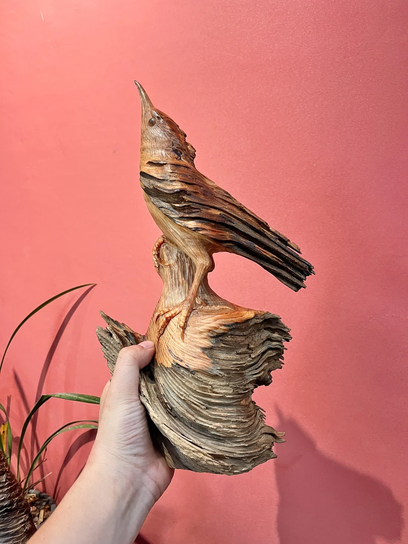 天然风化琥珀木报喜鸟摆件