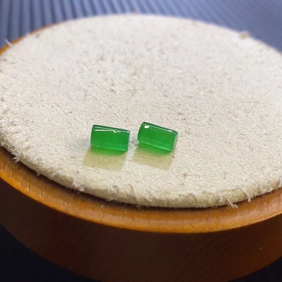 翡翠挂件未镶嵌小绿柱