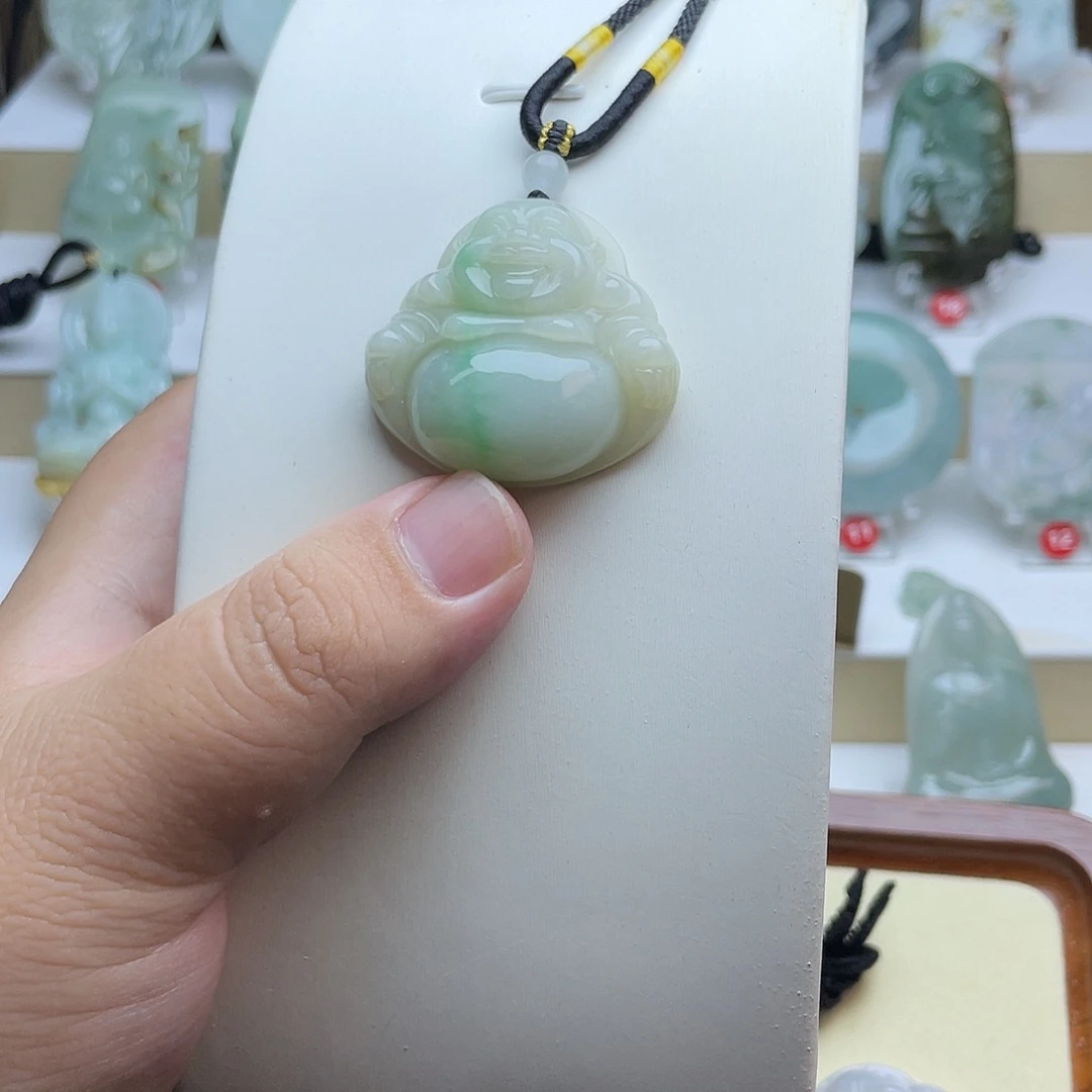 L***1颈饰未镶嵌翡翠佛公