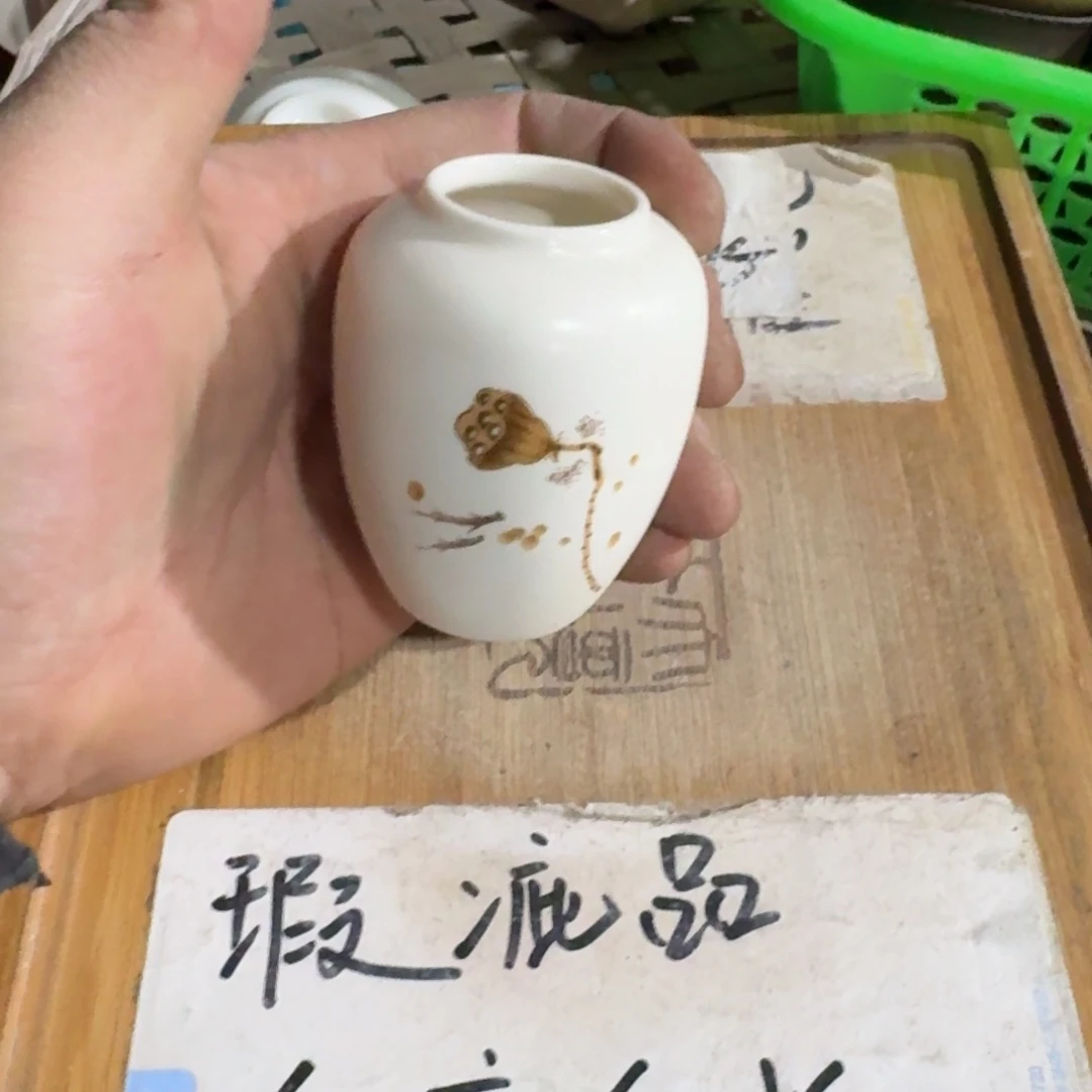 瑕疵介意勿拍陶瓷器皿B129